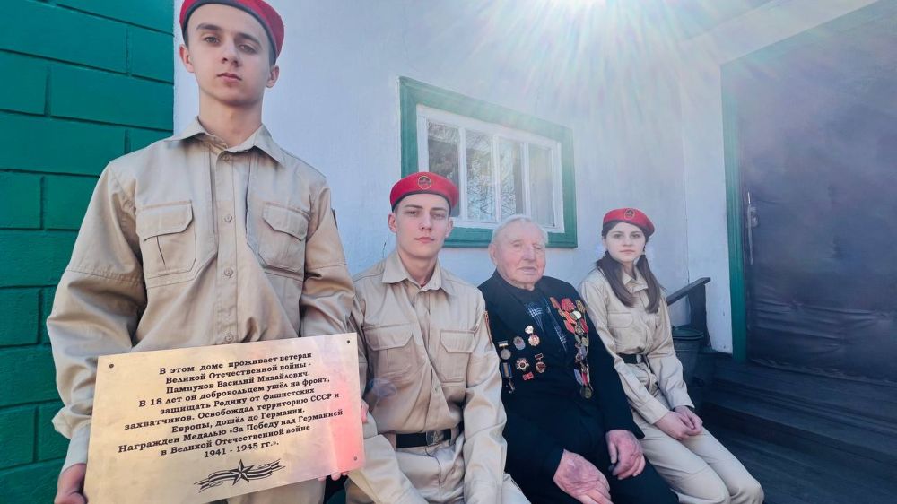 Во исполнение Поручения Президента Российской Федерации В.В. Путина по итогам 47-го заседания Российского организационного комитета «Победа» сегодня, 15 апреля, в городском округе Торез по улице Бассейная установлена... Во исполнение Поручения Президента Российской Федерации В.В. Путина по итогам 47-го заседания Российского организационного комитета «Победа» сегодня, 15 апреля, в городском округе Торез по улице Бассейная установлена...