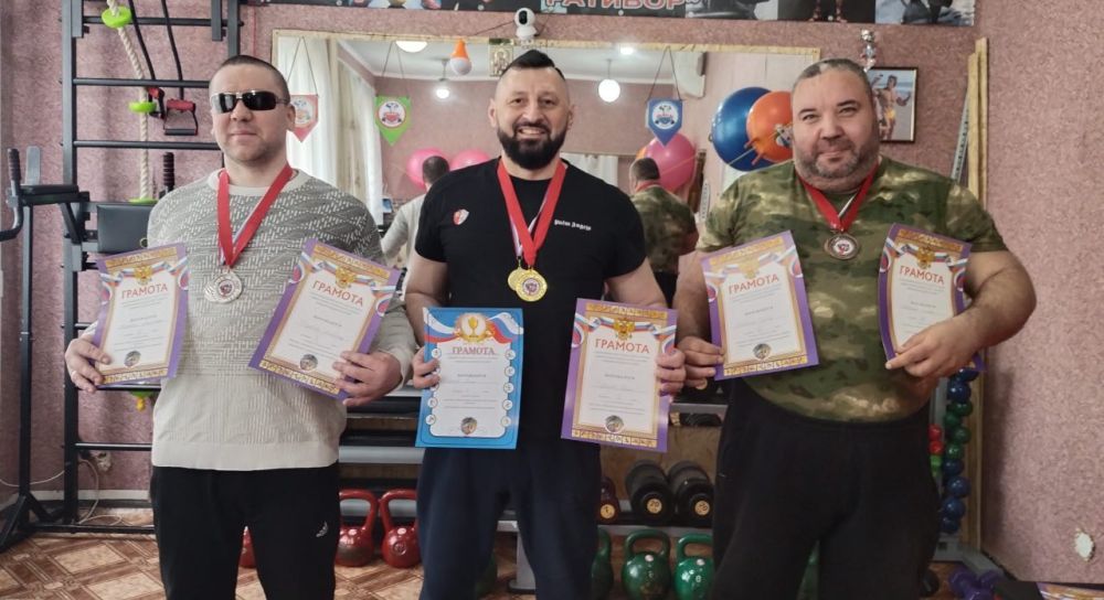 Спорт объединяет. 12 апреля в Енакиево центр физического здоровья населения «Спорт для всех» администрации городского округа Енакиево организовал открытые турниры по дартсу и русскому жиму среди лиц с ограниченными... Спорт объединяет. 12 апреля в Енакиево центр физического здоровья населения «Спорт для всех» администрации городского округа Енакиево организовал открытые турниры по дартсу и русскому жиму среди лиц с ограниченными...