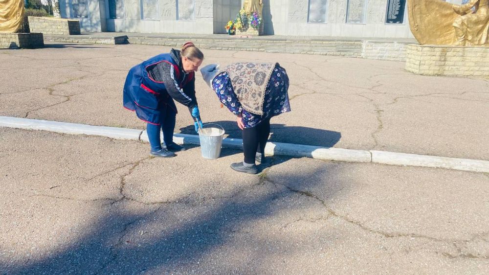 В рамках партийного проекта #ИсторическаяПамять, 15 апреля 2025 года, сотрудники МБУ «Новотроицкий ДК им. Леси Украинки», совместно с музеем истории посёлка Новотроицкое, дружно поддержали акцию по уборке территорий... В рамках партийного проекта #ИсторическаяПамять, 15 апреля 2025 года, сотрудники МБУ «Новотроицкий ДК им. Леси Украинки», совместно с музеем истории посёлка Новотроицкое, дружно поддержали акцию по уборке территорий...