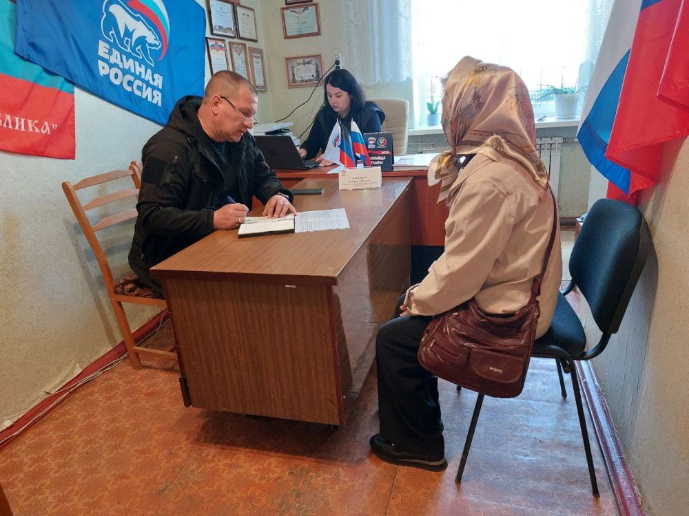 Сергей Желновач: 15 апереля 2025г., заместитель главы администрации городского округа Дебальцево Валерий Бессараб, провёл личный прием граждан в местной общественной приёмной Дебальцевского местного отделения Партии "Единая... Сергей Желновач: 15 апереля 2025г., заместитель главы администрации городского округа Дебальцево Валерий Бессараб, провёл личный прием граждан в местной общественной приёмной Дебальцевского местного отделения Партии "Единая...