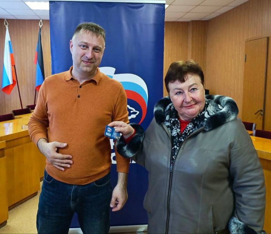 Михаил Меренков: Сегодня ряды местного отделения Всероссийской политической партии «Единая Россия» пополнились новыми партийцами Михаил Меренков: Сегодня ряды местного отделения Всероссийской политической партии «Единая Россия» пополнились новыми партийцами