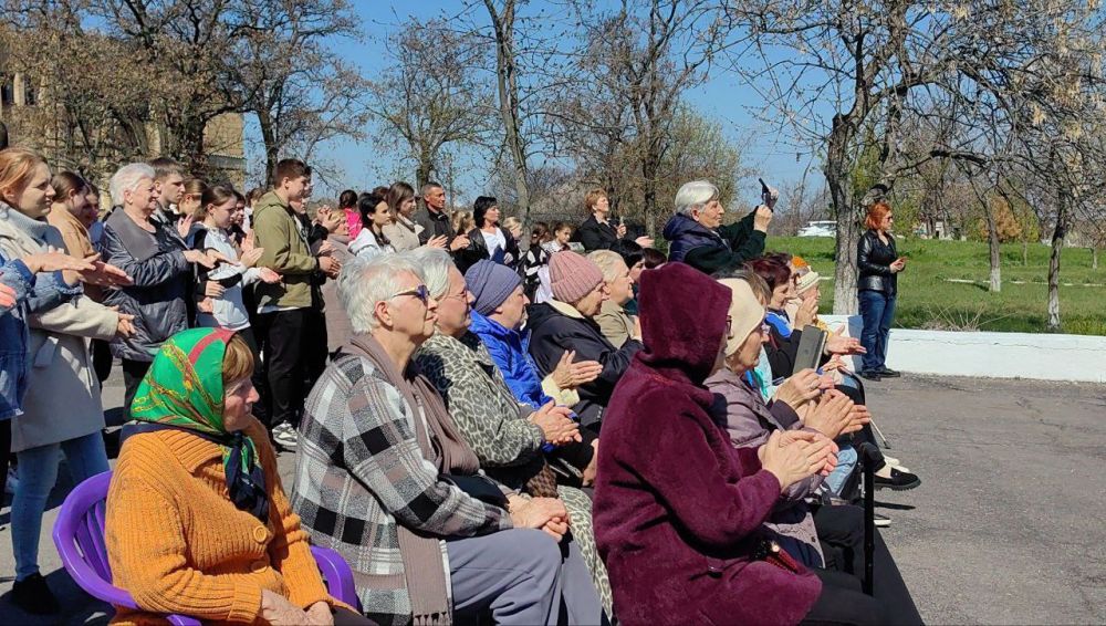 Наталья Великодная: В канун 80-летия Великой Победы, в рамках партийного проекта "Культура малой Родины", в селе Гранитное состоялось торжественное открытие патриотической акции "Автопоезд Победы" Наталья Великодная: В канун 80-летия Великой Победы, в рамках партийного проекта "Культура малой Родины", в селе Гранитное состоялось торжественное открытие патриотической акции "Автопоезд Победы"