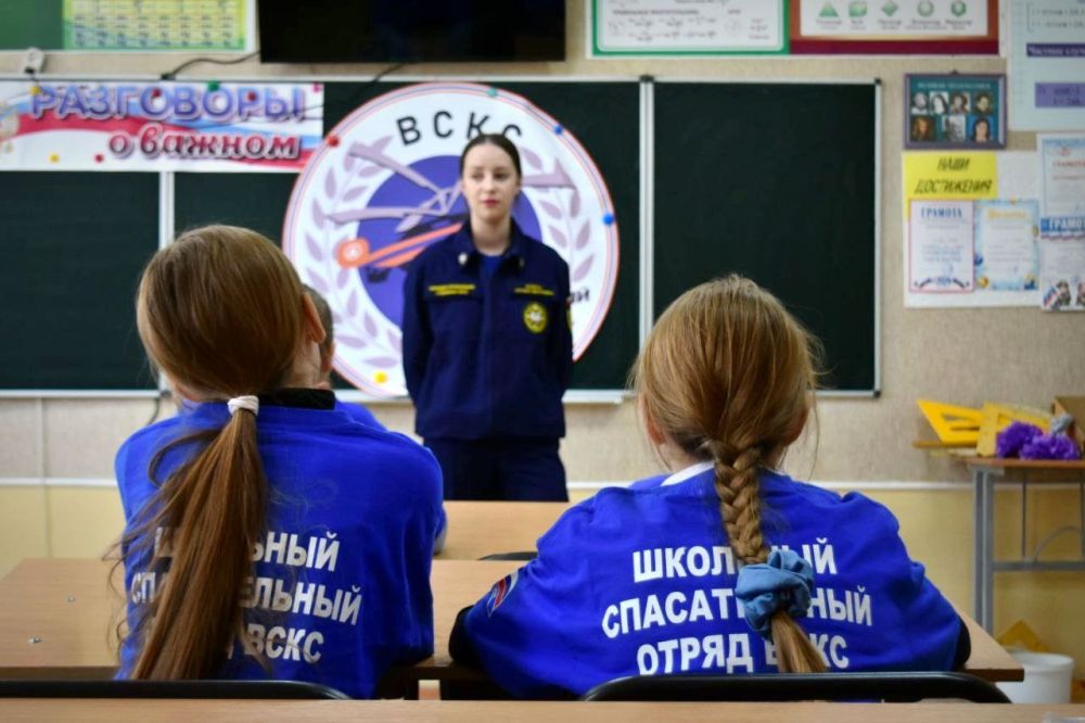Антитеррор для «Отважных». Добровольцы Донецкого РО ВСКС провели практическое занятие по антитеррористической безопасности для активистов ШСО «Отважные» в Харцызской школе №22 Антитеррор для «Отважных». Добровольцы Донецкого РО ВСКС провели практическое занятие по антитеррористической безопасности для активистов ШСО «Отважные» в Харцызской школе №22
