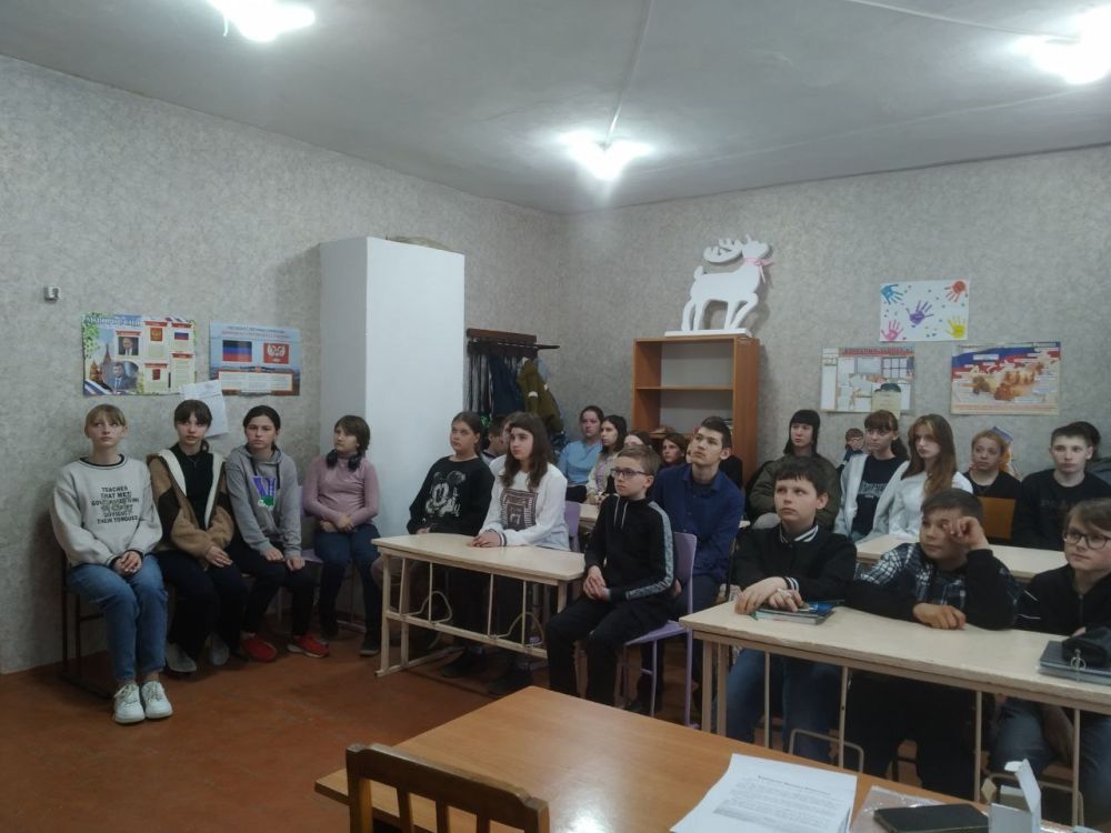 Николай Михайлов: По Федеральному партийному проекту «Мир возможностей» и Всероссийской акции "Наследие Победы: Сила в единстве" в ГБОУ «Раздольненская школа Старобешевского М.О.» и ГБОУ «Придорожненская школа... Николай Михайлов: По Федеральному партийному проекту «Мир возможностей» и Всероссийской акции "Наследие Победы: Сила в единстве" в ГБОУ «Раздольненская школа Старобешевского М.О.» и ГБОУ «Придорожненская школа...