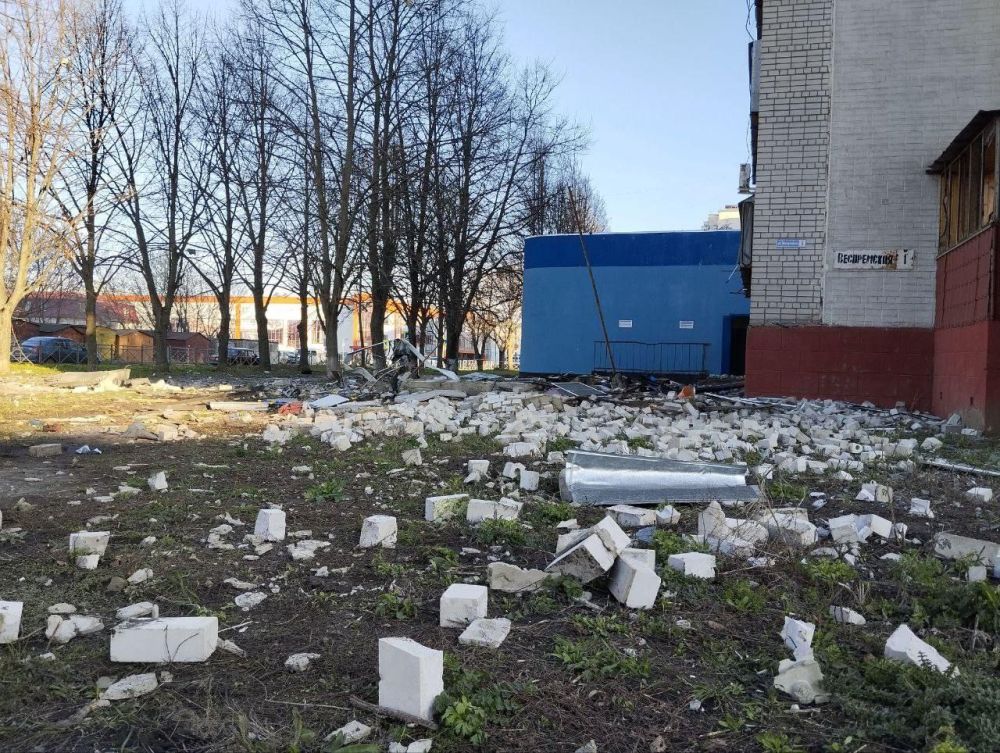 Фото последствий массированной атаки беспилотников на Курск Фото последствий массированной атаки беспилотников на Курск