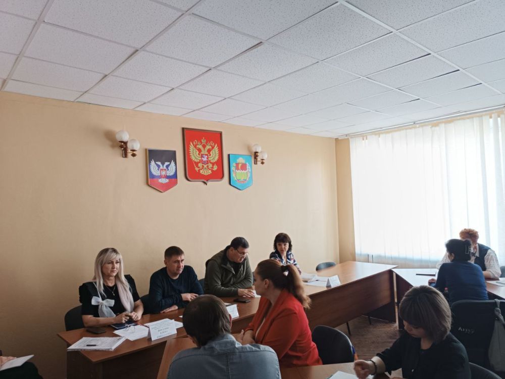 Игорь Лызов: На еженедельном аппаратном совещании с начальниками управлений, отделов, секторов администрации округа и руководителями учреждений рассмотрели ряд вопросов Игорь Лызов: На еженедельном аппаратном совещании с начальниками управлений, отделов, секторов администрации округа и руководителями учреждений рассмотрели ряд вопросов