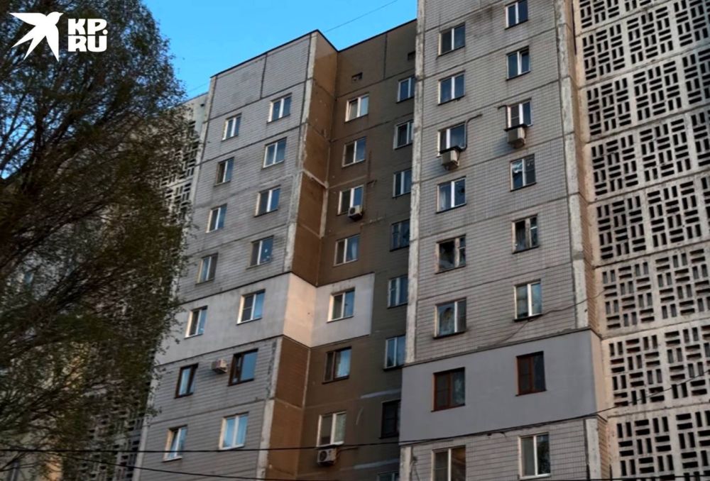 Беспилотник ВСУ повредил 15 окон дома и машину в Буденновском районе Донецка Беспилотник ВСУ повредил 15 окон дома и машину в Буденновском районе Донецка