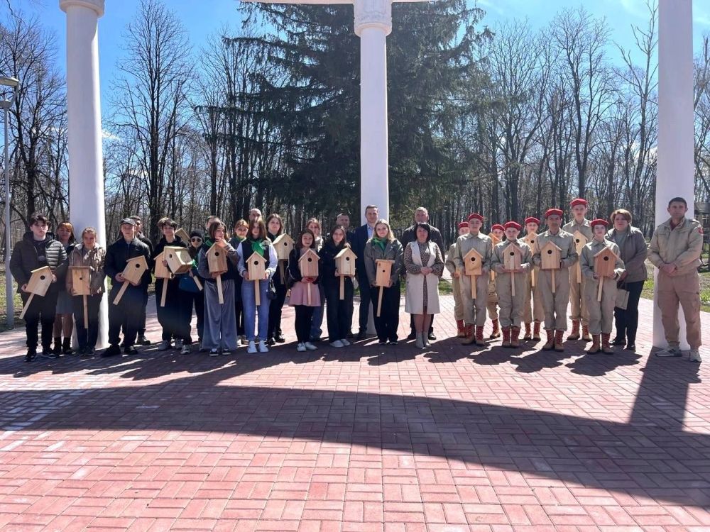 В Волновахе ДНР прошла акция «Сад памяти» В Волновахе ДНР прошла акция «Сад памяти»