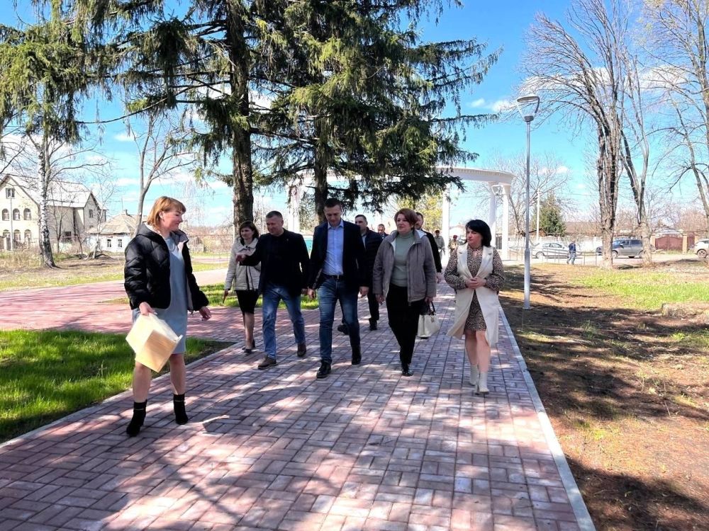 В Волновахе ДНР прошла акция «Сад памяти» В Волновахе ДНР прошла акция «Сад памяти»