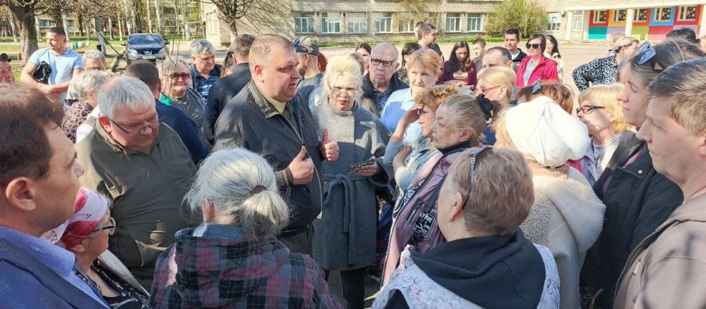Юрий Будрин: Сегодня, 16 апреля 2025 года, на территории микрорайона "Текстильщик" прошел сход с гражданами Кировского района Юрий Будрин: Сегодня, 16 апреля 2025 года, на территории микрорайона "Текстильщик" прошел сход с гражданами Кировского района
