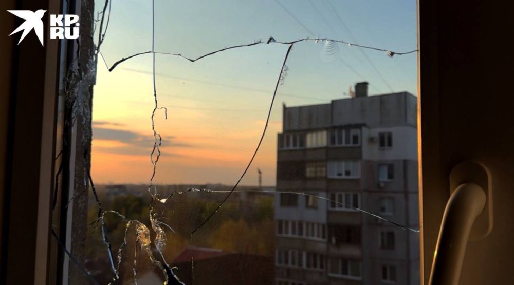 Беспилотник ВСУ повредил 15 окон дома и машину в Буденновском районе Донецка Беспилотник ВСУ повредил 15 окон дома и машину в Буденновском районе Донецка