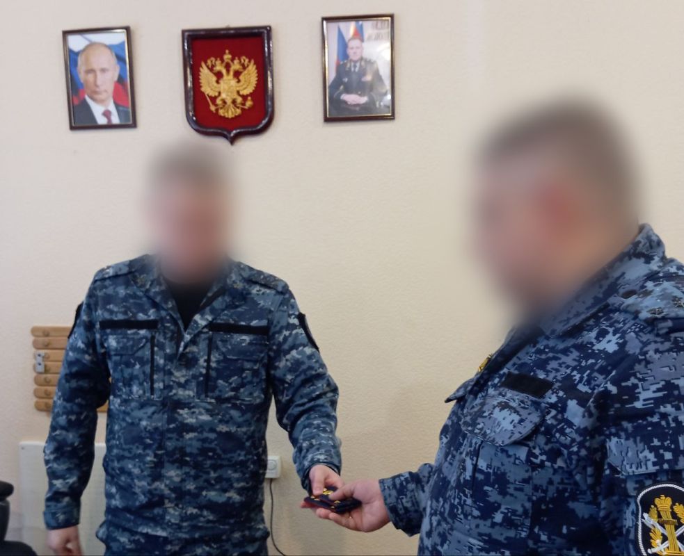 Сотрудникам исправительных учреждений ГУФСИН России по ДНР вручили очередные специальные звания Сотрудникам исправительных учреждений ГУФСИН России по ДНР вручили очередные специальные звания