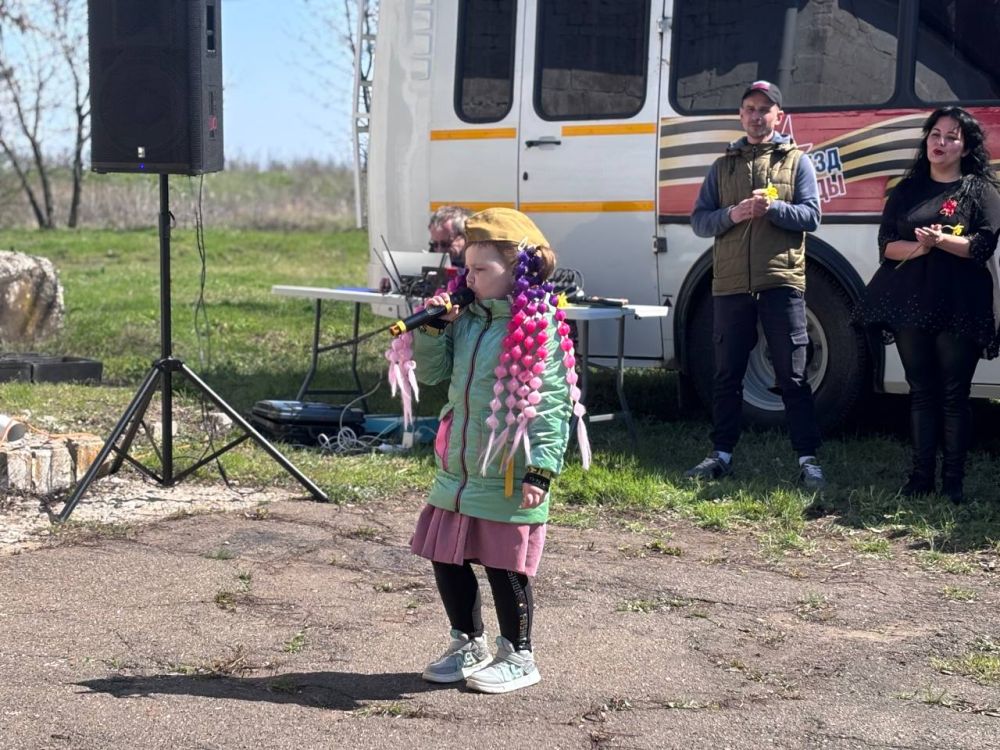 Патриотическая акция «Автопоезд Победы» — это культурно - патриотический проект, посвященный 80-летию Победы и направленный на сохранение исторической памяти о Великой Отечественной войне Патриотическая акция «Автопоезд Победы» — это культурно - патриотический проект, посвященный 80-летию Победы и направленный на сохранение исторической памяти о Великой Отечественной войне
