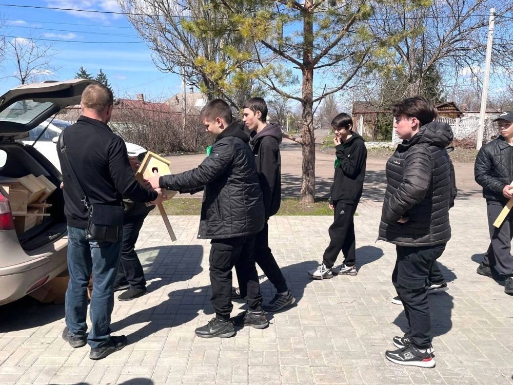 В Волновахе ДНР прошла акция «Сад памяти» В Волновахе ДНР прошла акция «Сад памяти»
