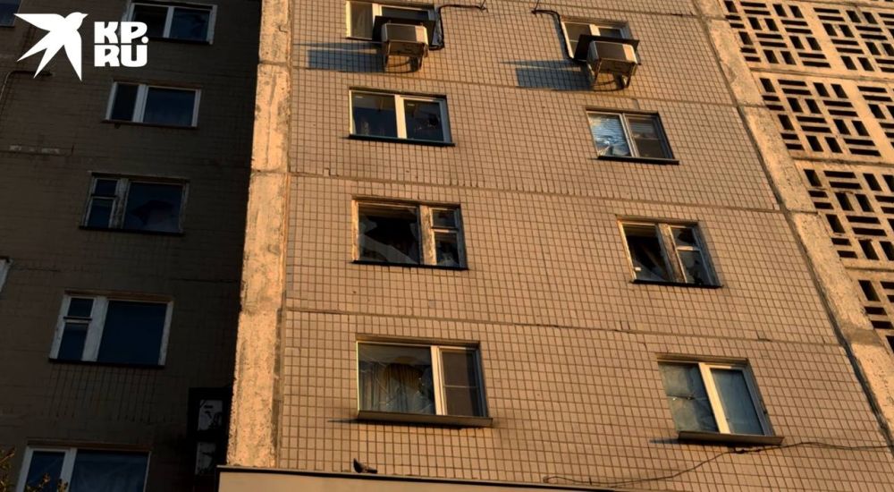 Беспилотник ВСУ повредил 15 окон дома и машину в Буденновском районе Донецка Беспилотник ВСУ повредил 15 окон дома и машину в Буденновском районе Донецка