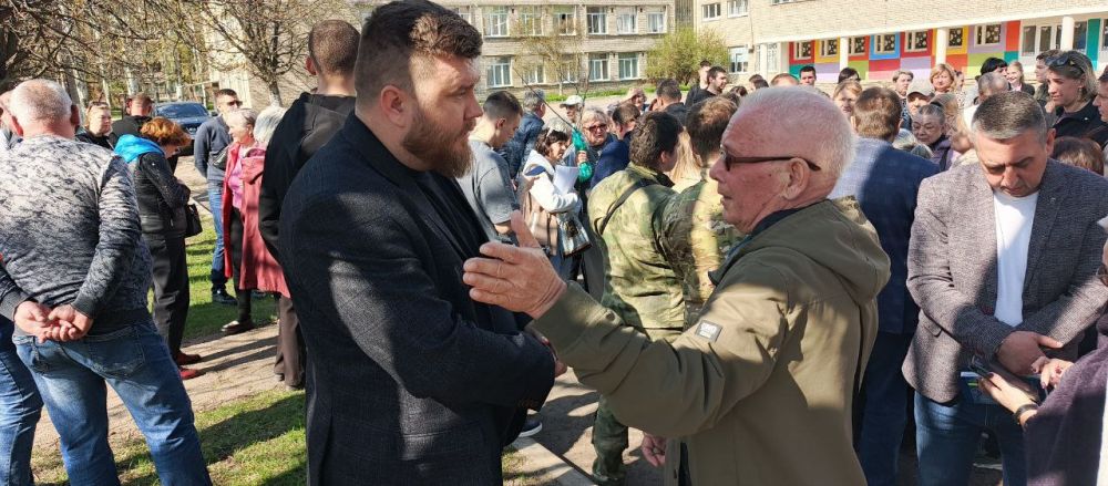 Юрий Будрин: Сегодня, 16 апреля 2025 года, на территории микрорайона "Текстильщик" прошел сход с гражданами Кировского района Юрий Будрин: Сегодня, 16 апреля 2025 года, на территории микрорайона "Текстильщик" прошел сход с гражданами Кировского района