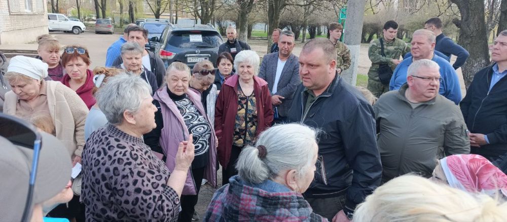 Юрий Будрин: Сегодня, 16 апреля 2025 года, на территории микрорайона "Текстильщик" прошел сход с гражданами Кировского района Юрий Будрин: Сегодня, 16 апреля 2025 года, на территории микрорайона "Текстильщик" прошел сход с гражданами Кировского района