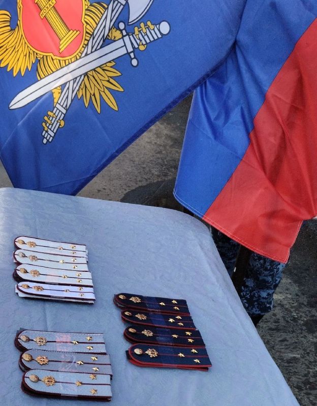 Сотрудникам исправительных учреждений ГУФСИН России по ДНР вручили очередные специальные звания Сотрудникам исправительных учреждений ГУФСИН России по ДНР вручили очередные специальные звания