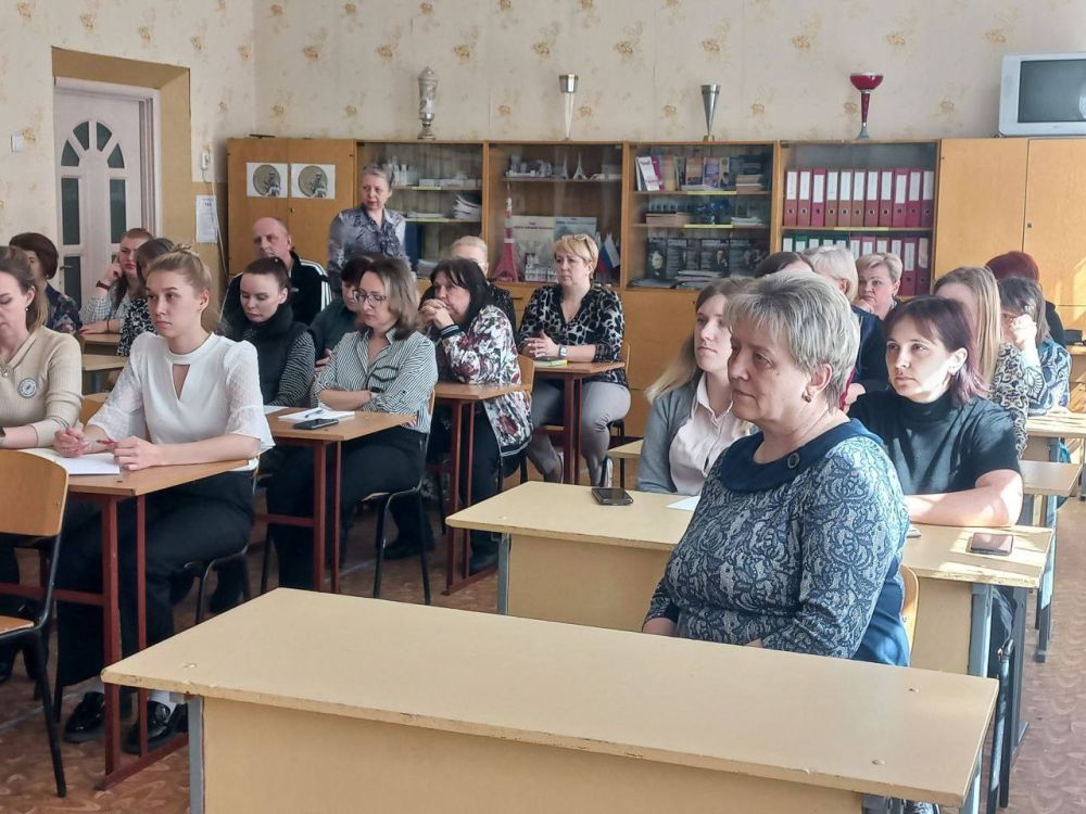 Сегодня в Пролетарском районе прошла встреча руководителя Управы Пролетарского внутригородского района Администрации городского округа Донецк Елены Рязанцевой с трудовым коллективом Государственного бюджетного... Сегодня в Пролетарском районе прошла встреча руководителя Управы Пролетарского внутригородского района Администрации городского округа Донецк Елены Рязанцевой с трудовым коллективом Государственного бюджетного...