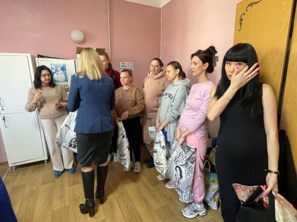 Счастье быть беременной!. В рамках партийного проекта «Крепкая семья» в Мангушском муниципальном округе продолжается неделя, посвящённая будущим мамам «Беременная — это звучит гордо» Счастье быть беременной!. В рамках партийного проекта «Крепкая семья» в Мангушском муниципальном округе продолжается неделя, посвящённая будущим мамам «Беременная — это звучит гордо»
