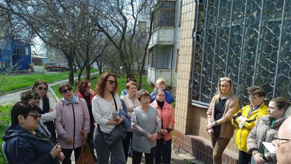 "Встреча во дворах". Сегодня, 16 апреля, провела встречу с населением на подведомственной территории по адресу проспект Дзержинского, д. 65 "Встреча во дворах". Сегодня, 16 апреля, провела встречу с населением на подведомственной территории по адресу проспект Дзержинского, д. 65
