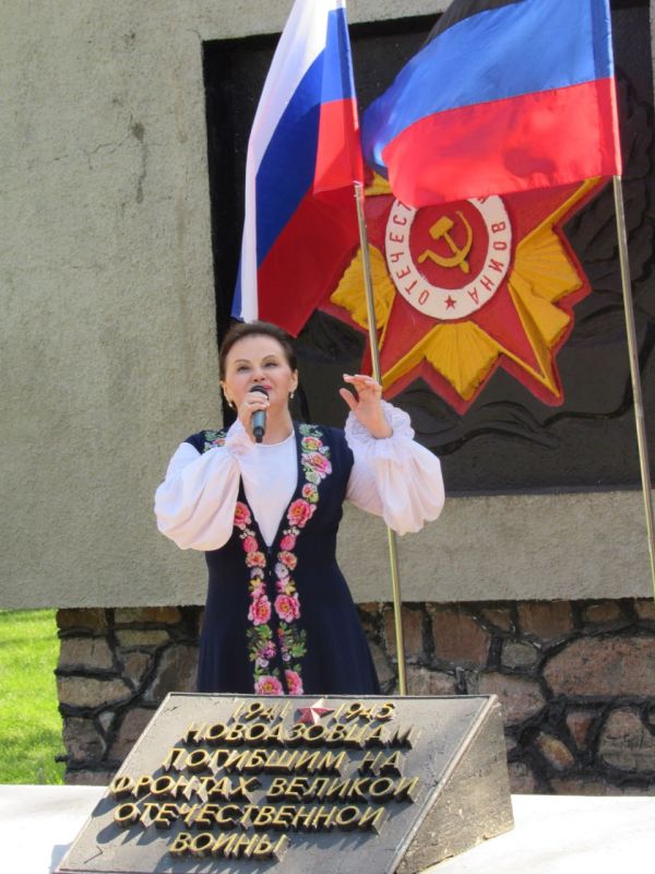 Артисты ансамбля «Донбасс» приняли участие в торжественном старте «Автопоезда Победы» Артисты ансамбля «Донбасс» приняли участие в торжественном старте «Автопоезда Победы»
