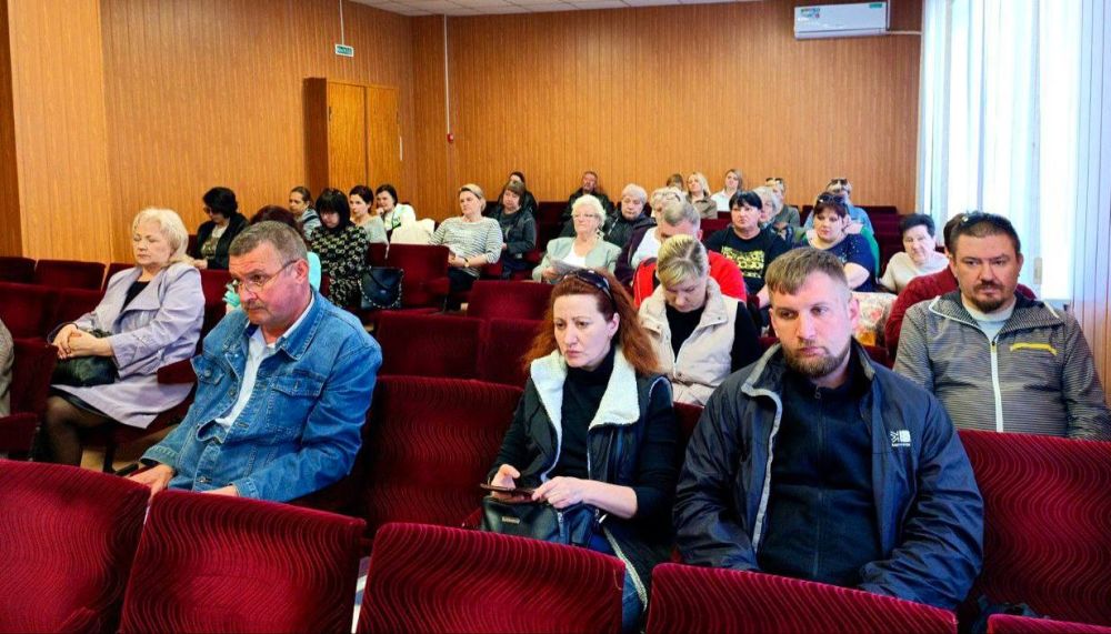 Сегодня, 16 апреля 2025 года, руководитель Управы Буденновского внутригородского района Администрации городского округа Донецк Михаил Меренков провел аппаратное совещание с участием депутата Донецкого городского совета... Сегодня, 16 апреля 2025 года, руководитель Управы Буденновского внутригородского района Администрации городского округа Донецк Михаил Меренков провел аппаратное совещание с участием депутата Донецкого городского совета...