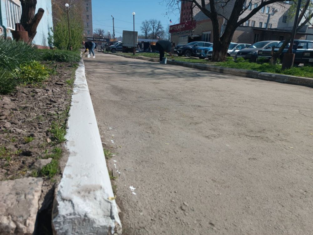 В Амвросиевском округе продолжается благоустройство и наведение санитарного порядка В Амвросиевском округе продолжается благоустройство и наведение санитарного порядка
