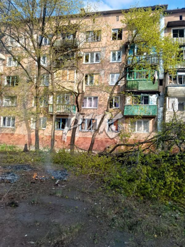 Иван Приходько: Последствия артобстрела жилого массива «Комсомолец» (Никитовский район Горловки) со стороны ВФУ Иван Приходько: Последствия артобстрела жилого массива «Комсомолец» (Никитовский район Горловки) со стороны ВФУ