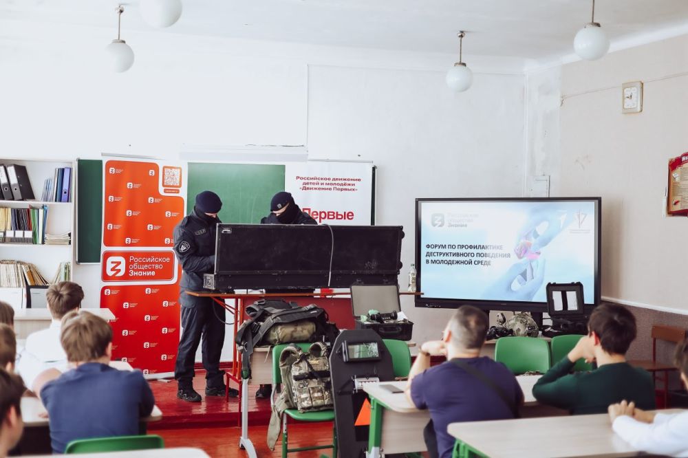 Игорь Мартынов: Просветительский форум для молодежи в Енакиево Игорь Мартынов: Просветительский форум для молодежи в Енакиево