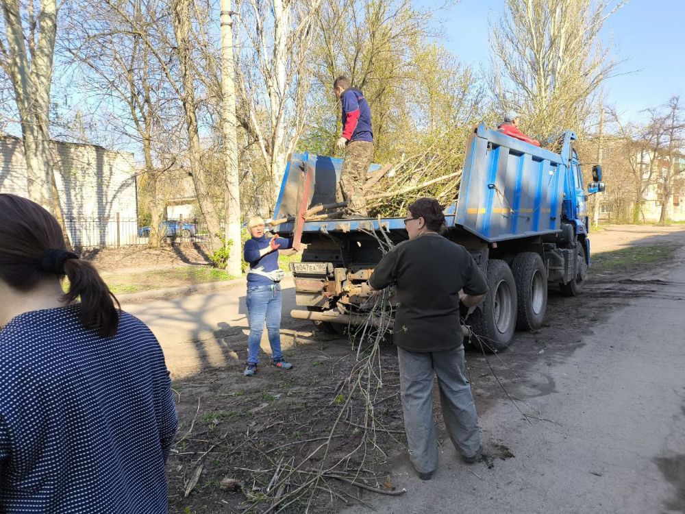 В Кировском внутригородском районе продолжаются работы по санитарному содержанию территории В Кировском внутригородском районе продолжаются работы по санитарному содержанию территории