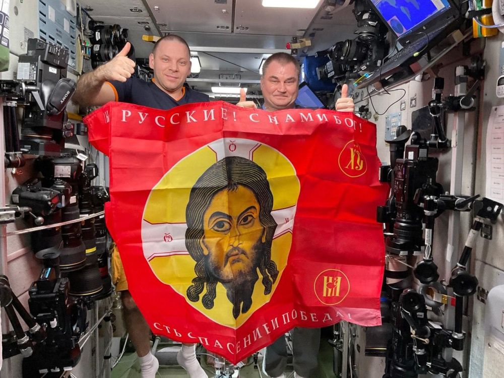 В космосе развернули первый Русский стяг с ликом Христа В космосе развернули первый Русский стяг с ликом Христа