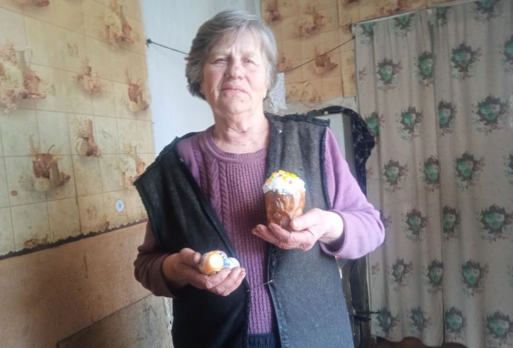 17 апреля в канун долгожданного и радостного праздника – День Святой Пасхи, социальные работники МБУ «Территориальный центр социального обслуживания (предоставления социальных услуг) Червоногвардейского района города... 17 апреля в канун долгожданного и радостного праздника – День Святой Пасхи, социальные работники МБУ «Территориальный центр социального обслуживания (предоставления социальных услуг) Червоногвардейского района города...