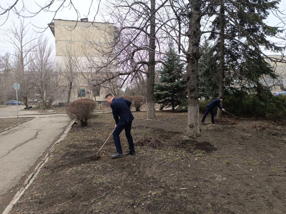 В Кировском внутригородском районе продолжаются работы в рамках двухмесячника по благоустройству В Кировском внутригородском районе продолжаются работы в рамках двухмесячника по благоустройству