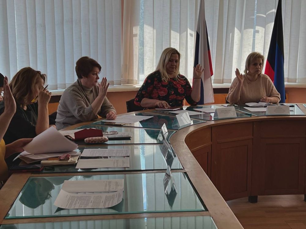 В Управе Ворошиловского внутригородского района Администрации городского округа Донецк Донецкой Народной Республики прошло заседание комиссии по делам несовершеннолетних и защите их прав В Управе Ворошиловского внутригородского района Администрации городского округа Донецк Донецкой Народной Республики прошло заседание комиссии по делам несовершеннолетних и защите их прав