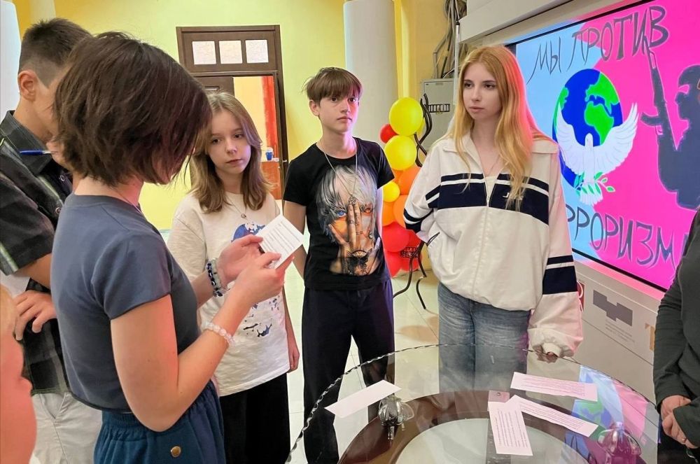 Сегодня, 17 апреля, в Харцызском городском Дворце культуры сегодня царила атмосфера живого интереса и вовлеченности: творческие сотрудники, в рамках комплекса мероприятий «Азбука счастливой жизни», провели захватывающую... Сегодня, 17 апреля, в Харцызском городском Дворце культуры сегодня царила атмосфера живого интереса и вовлеченности: творческие сотрудники, в рамках комплекса мероприятий «Азбука счастливой жизни», провели захватывающую...