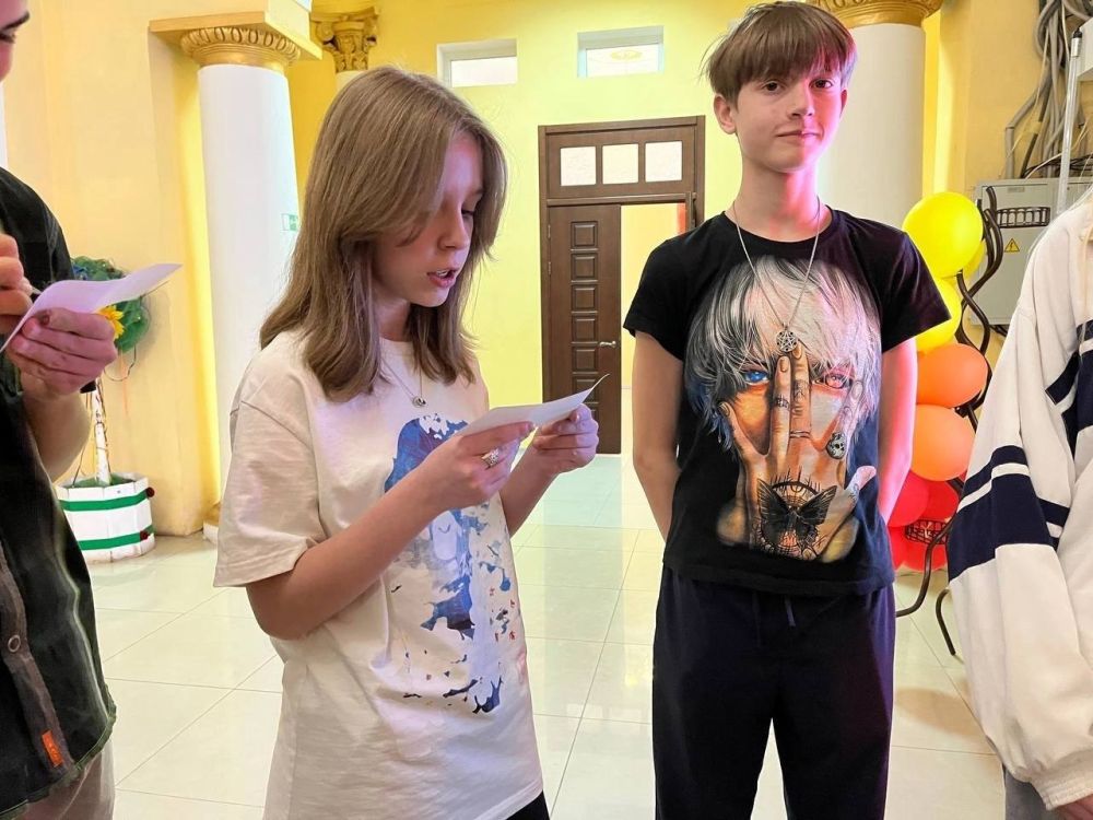 Сегодня, 17 апреля, в Харцызском городском Дворце культуры сегодня царила атмосфера живого интереса и вовлеченности: творческие сотрудники, в рамках комплекса мероприятий «Азбука счастливой жизни», провели захватывающую... Сегодня, 17 апреля, в Харцызском городском Дворце культуры сегодня царила атмосфера живого интереса и вовлеченности: творческие сотрудники, в рамках комплекса мероприятий «Азбука счастливой жизни», провели захватывающую...