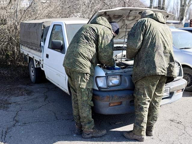 Донецкие таможенники передали автомобили на нужды СВО Донецкие таможенники передали автомобили на нужды СВО