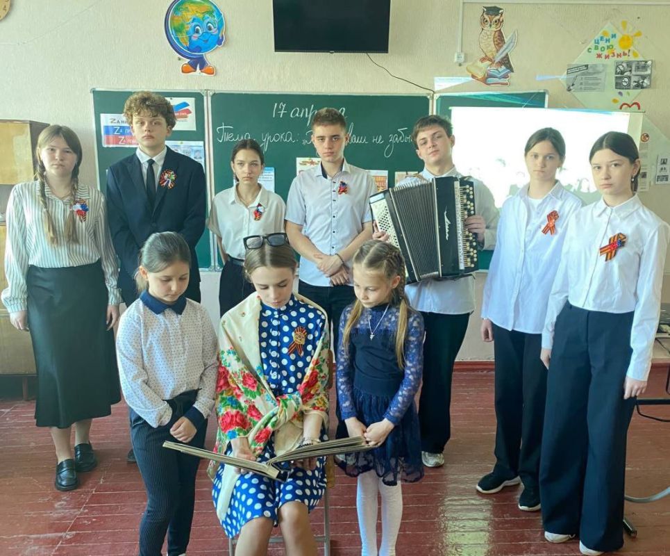 По Федеральному партийному проекту «Мир возможностей» и Всероссийской акции «Наследие Победы: Сила в единстве» в Кумачовской школе прошел открытый урок «Подвиг ваш не забыт» По Федеральному партийному проекту «Мир возможностей» и Всероссийской акции «Наследие Победы: Сила в единстве» в Кумачовской школе прошел открытый урок «Подвиг ваш не забыт»