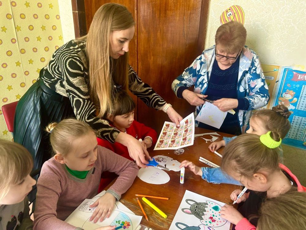 17 апреля во Дворце культуры им, Т. Г. Шевченко по инициативе председателя Совета женщин Куйбышевского района г. Донецка, директора Дворца культуры им. Т. Г. Шевченко Такташвой Натальи Леонидовны для ребят из творческих... 17 апреля во Дворце культуры им, Т. Г. Шевченко по инициативе председателя Совета женщин Куйбышевского района г. Донецка, директора Дворца культуры им. Т. Г. Шевченко Такташвой Натальи Леонидовны для ребят из творческих...