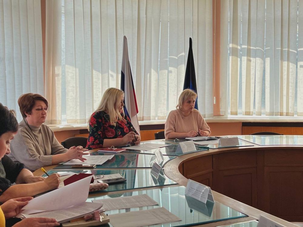 В Управе Ворошиловского внутригородского района Администрации городского округа Донецк Донецкой Народной Республики прошло заседание комиссии по делам несовершеннолетних и защите их прав В Управе Ворошиловского внутригородского района Администрации городского округа Донецк Донецкой Народной Республики прошло заседание комиссии по делам несовершеннолетних и защите их прав