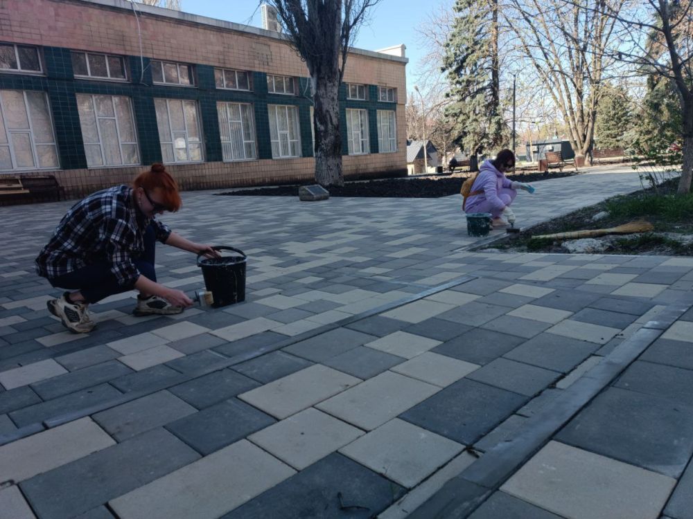 В Амвросиевском округе продолжается благоустройство и наведение санитарного порядка В Амвросиевском округе продолжается благоустройство и наведение санитарного порядка
