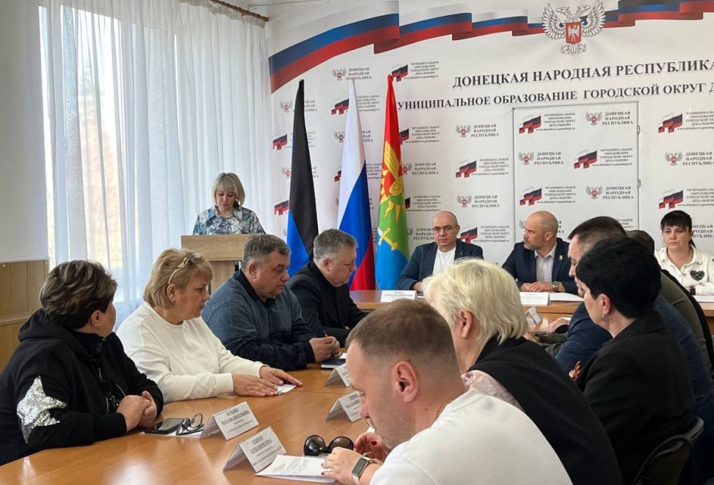 Сергей Желновач: Заседание Дебальцевского городского совета Донецкой Народной Республики первого созыва Сергей Желновач: Заседание Дебальцевского городского совета Донецкой Народной Республики первого созыва