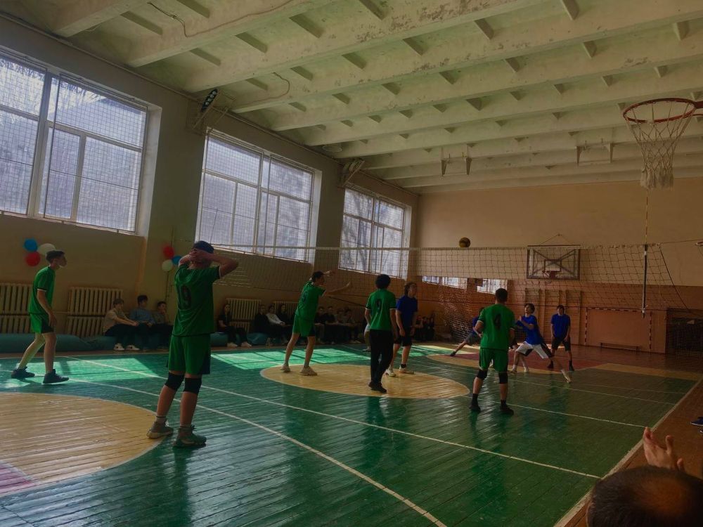 9 апреля в Ворошиловском внутригородском районе прошли районные соревнования по волейболу среди юношей 9 апреля в Ворошиловском внутригородском районе прошли районные соревнования по волейболу среди юношей