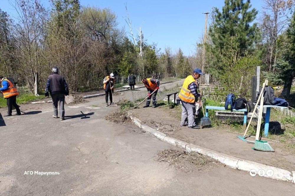 На городских кладбищах установлены дополнительные контейнеры для мусора На городских кладбищах установлены дополнительные контейнеры для мусора