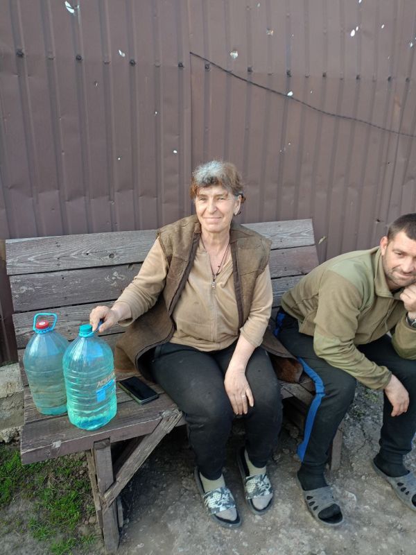 Гуманитарная помощь в Авдеевке: 14 жителям с инвалидностью выдали бензин для генераторов Гуманитарная помощь в Авдеевке: 14 жителям с инвалидностью выдали бензин для генераторов