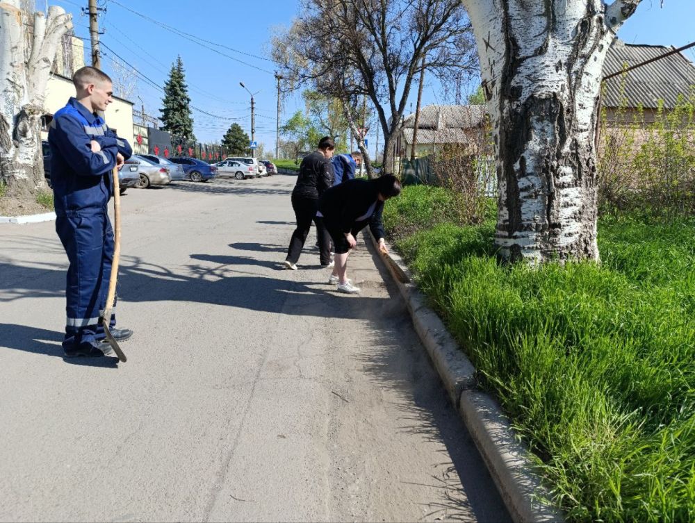 В Амвросиевском округе продолжается благоустройство и наведение санитарного порядка В Амвросиевском округе продолжается благоустройство и наведение санитарного порядка
