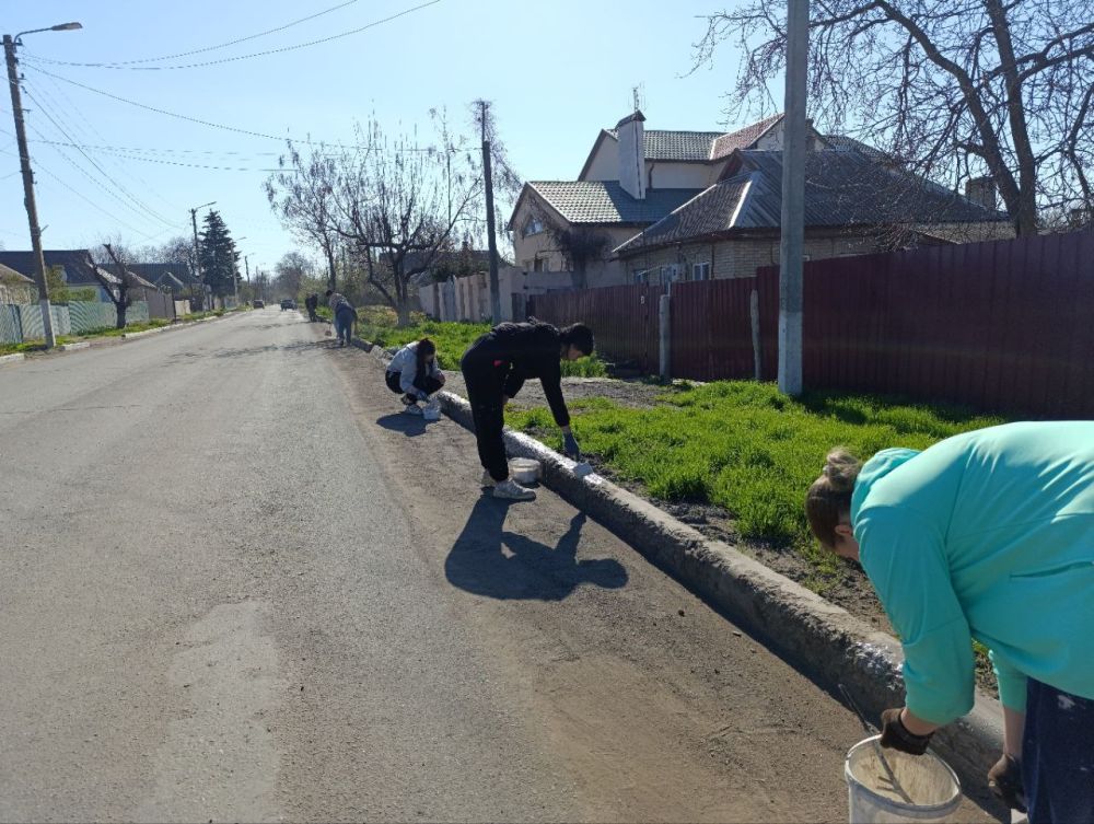 В Амвросиевском округе продолжается благоустройство и наведение санитарного порядка В Амвросиевском округе продолжается благоустройство и наведение санитарного порядка