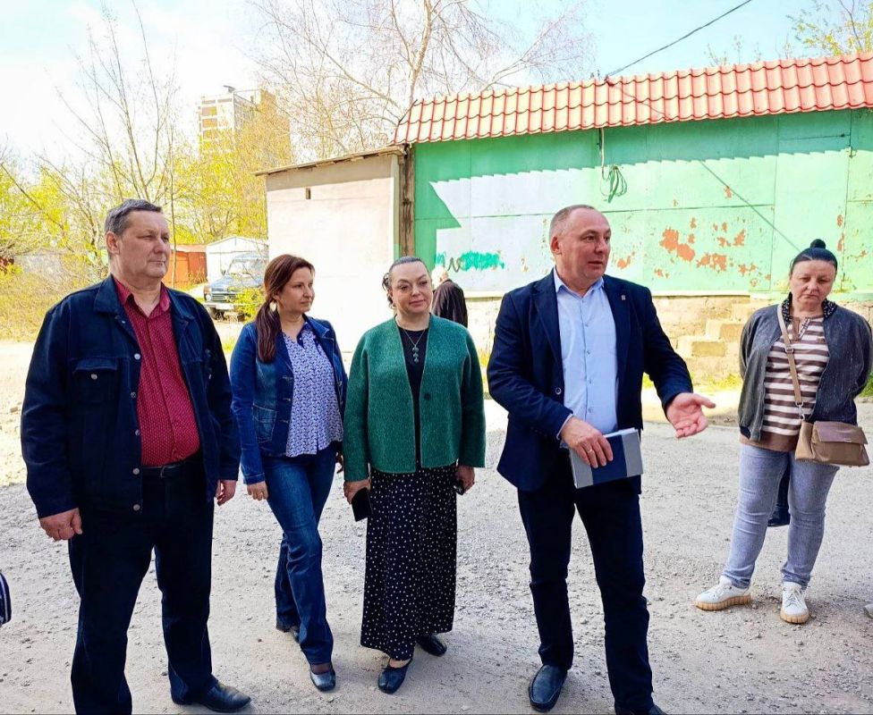 Сегодня состоялась встреча с трудовым коллективом общества с ограниченной ответственностью Телерадиокомпания «Надежда» и жителями района, которую провел руководитель Управы Буденновского внутригородского района... Сегодня состоялась встреча с трудовым коллективом общества с ограниченной ответственностью Телерадиокомпания «Надежда» и жителями района, которую провел руководитель Управы Буденновского внутригородского района...