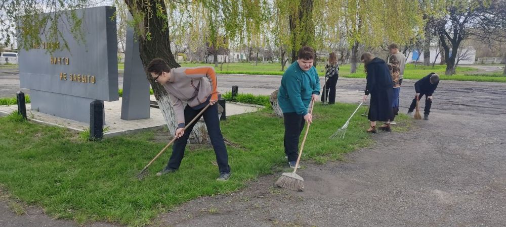 В Кировском внутригородском районе продолжаются работы в рамках двухмесячника по благоустройству В Кировском внутригородском районе продолжаются работы в рамках двухмесячника по благоустройству